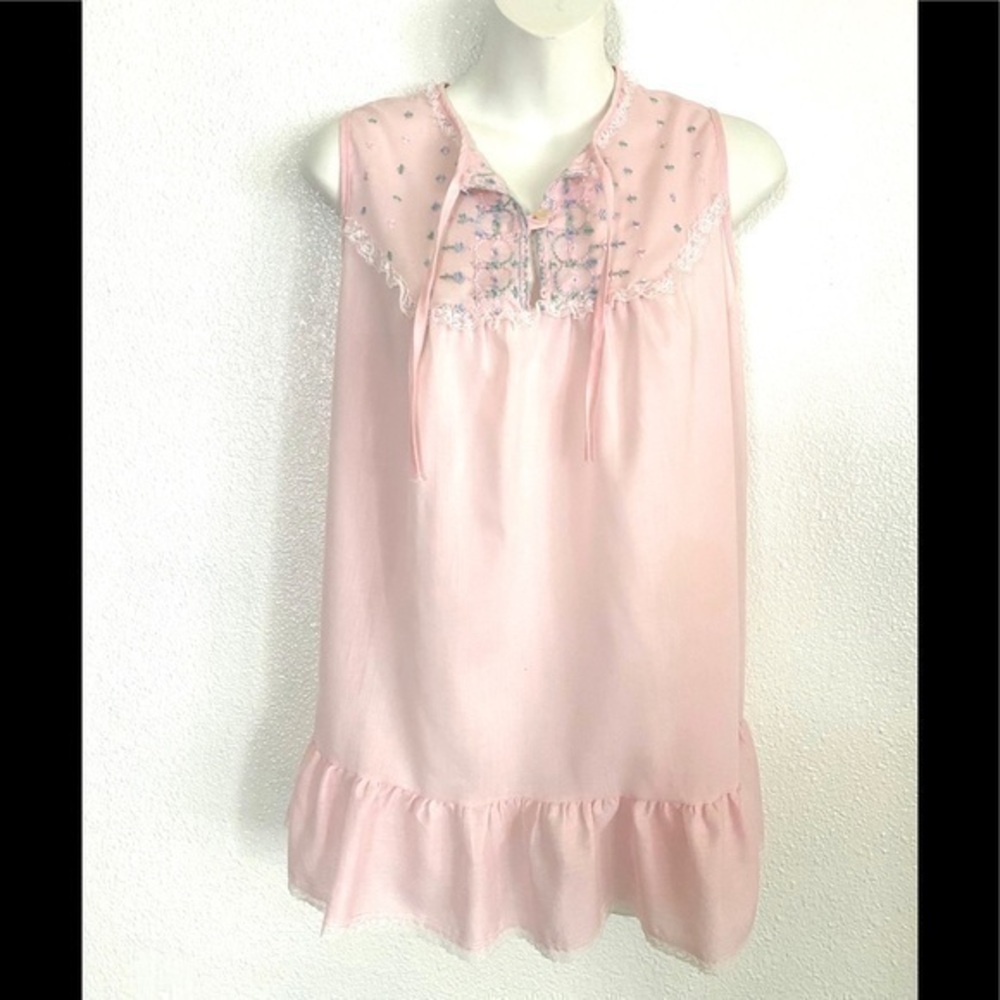 VINTAGE Deena embroidered pink sleep top size small